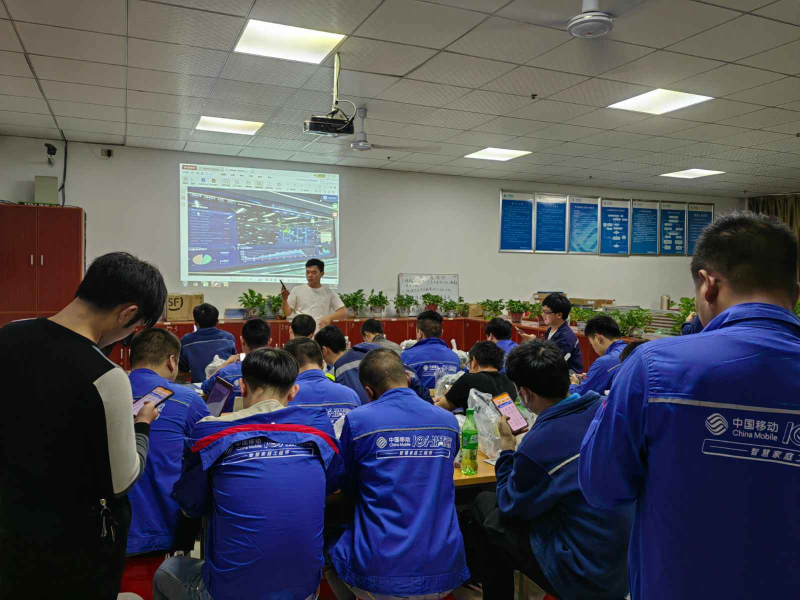 成都远航信息咨询管理有限公司为中移铁通有限公司安全用电培训